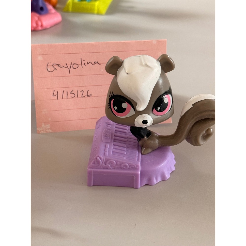 Littlest Pet‎ Shop Skunk White Pink Star Eyes